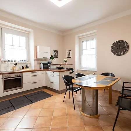 Lina Klagenfurt am Woerthersee